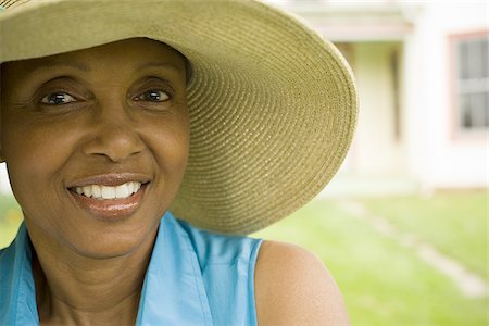 simsearch:640-02767411,k - Portrait of a senior woman smiling Stock Photo - Premium Royalty-Free, Code: 640-02767447