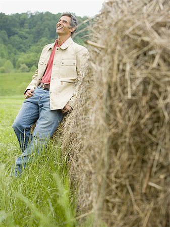 simsearch:700-03450838,k - Portrait of a man leaning against a hay bale Stock Photo - Premium Royalty-Free, Code: 640-02767565
