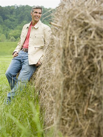 simsearch:700-03450838,k - Portrait of a man leaning against a hay bale Stock Photo - Premium Royalty-Free, Code: 640-02767566