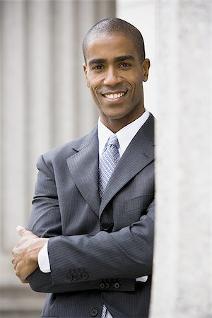 simsearch:640-02767814,k - Portrait d'un avocat mâle debout avec les bras pliés Photographie de stock - Premium Libres de Droits, Code: 640-02767826