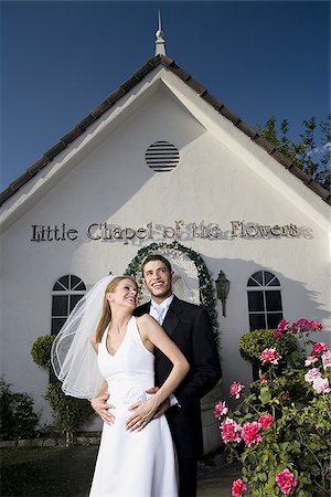 simsearch:640-02767995,k - Newlywed couple standing in front of a chapel and smiling Foto de stock - Sin royalties Premium, Código: 640-02768007