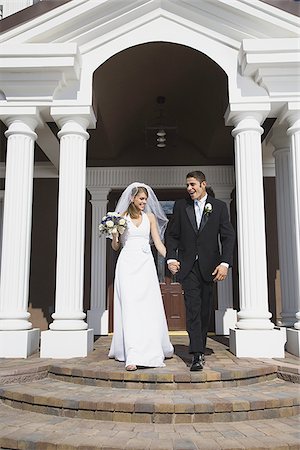 simsearch:640-02767995,k - Newlywed couple walking down the steps in front of a building Foto de stock - Sin royalties Premium, Código: 640-02768108
