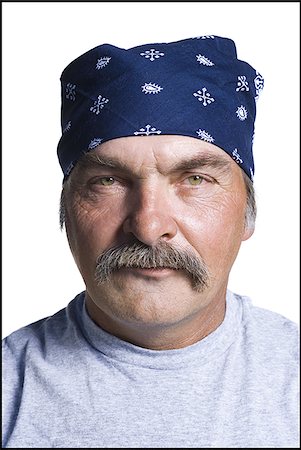 redneck facial hair - L'homme âgé moyen avec foulard sur la tête en désordre Photographie de stock - Premium Libres de Droits, Code: 640-02768546