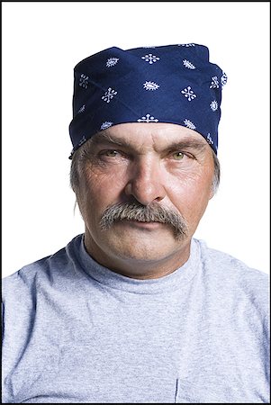 simsearch:640-01358499,k - L'homme âgé moyen avec foulard sur la tête en désordre Photographie de stock - Premium Libres de Droits, Code: 640-02768547