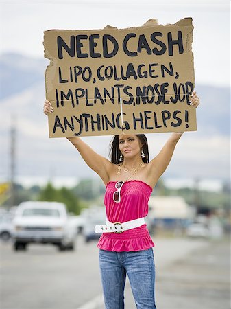 Woman standing on side of road soliciting cash Foto de stock - Sin royalties Premium, Código: 640-02768857