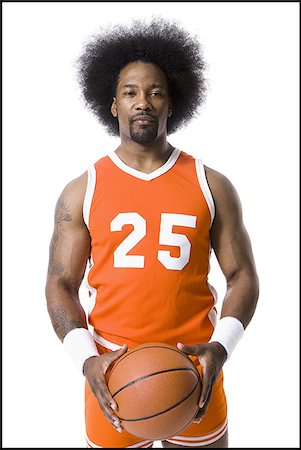 simsearch:640-01364674,k - Joueur de basket-ball avec une coupe afro orange uniforme Photographie de stock - Premium Libres de Droits, Code: 640-02769189