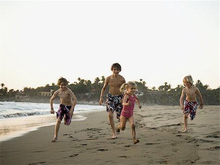 simsearch:640-02769656,k - Three boys playing on beach Foto de stock - Sin royalties Premium, Código: 640-02769229
