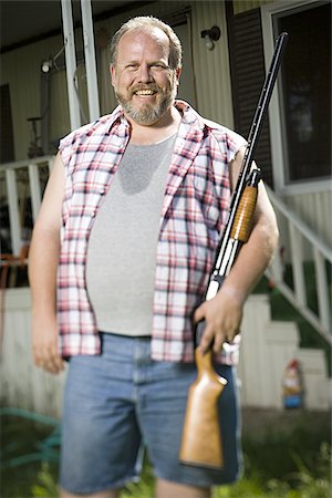redneck facial hair - Homme avec un fusil de chasse en surpoids Photographie de stock - Premium Libres de Droits, Code: 640-02769448
