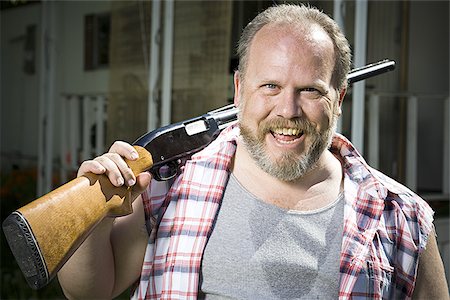 redneck facial hair - Homme avec un fusil de chasse en surpoids Photographie de stock - Premium Libres de Droits, Code: 640-02769450