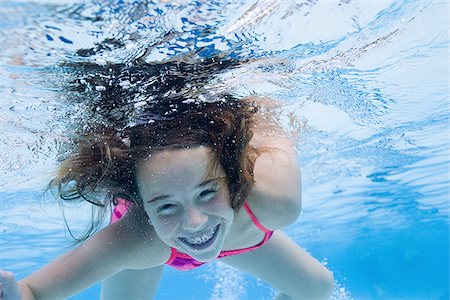 simsearch:640-02764899,k - Girl swimming underwater in pool Stock Photo - Premium Royalty-Free, Code: 640-02769483