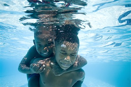 Boys swimming underwater in pool Stock Photo - Premium Royalty-Free, Code: 640-02769504