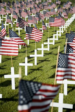 remembrance day - Cross markers with US flags Foto de stock - Sin royalties Premium, Código: 640-02769561
