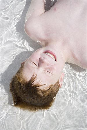 Young boy in wading pool Stock Photo - Premium Royalty-Free, Code: 640-02769611