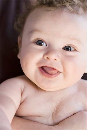 simsearch:640-02773625,k - Gros plan du bébé souriant Photographie de stock - Premium Libres de Droits, Code: 640-02774237