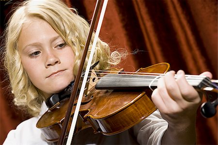 Girl playing violin on stage Stock Photo - Premium Royalty-Free, Code: 640-02774455