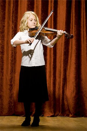 fiddling - Violon jeu de fille sur scène Photographie de stock - Premium Libres de Droits, Code: 640-02774464