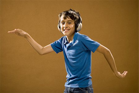 simsearch:640-02774365,k - Boy with headphones smiling and waving hands Stock Photo - Premium Royalty-Free, Code: 640-02774645