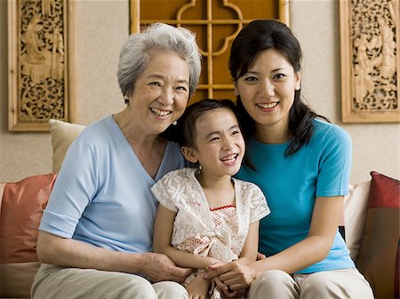 simsearch:640-01601665,k - Grandmother with mother and daughter smiling Fotografie stock - Premium Royalty-Free, Codice: 640-02775123