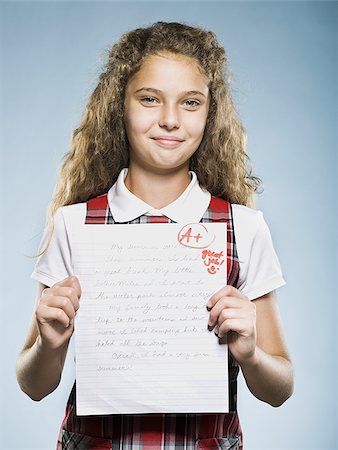 signo de sumar - Girl holding A plus paper smiling Foto de stock - Sin royalties Premium, Código: 640-02775343