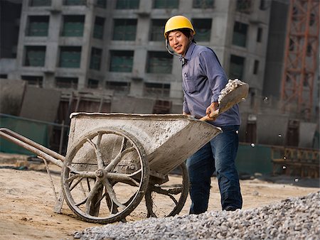 simsearch:640-03265269,k - Construction worker outdoors with helmet smiling Foto de stock - Sin royalties Premium, Código: 640-02775492
