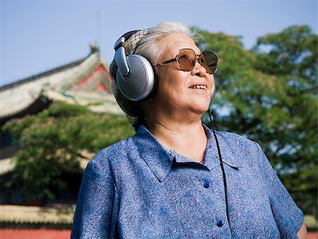 simsearch:640-02775245,k - Mature woman outdoors with headphones smiling Stock Photo - Premium Royalty-Free, Code: 640-02775616