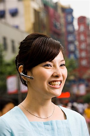 simsearch:640-02949616,k - Woman with a cell phone earpiece. Foto de stock - Royalty Free Premium, Número: 640-02776162