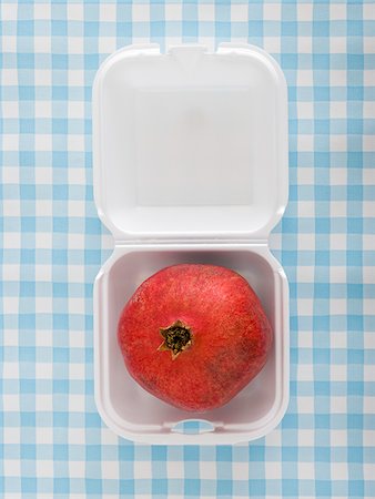 simsearch:640-02656973,k - pomegranate in a fast food container Fotografie stock - Premium Royalty-Free, Codice: 640-02777739