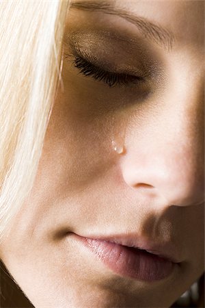 Close-up of a woman crying Fotografie stock - Premium Royalty-Free, Codice: 640-02770152