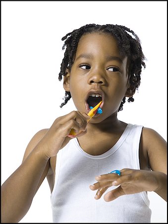 simsearch:640-03261285,k - Boy brushing his teeth Foto de stock - Sin royalties Premium, Código: 640-02770224