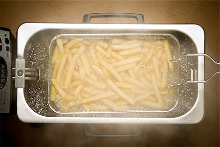 deep fry - Close-up of French fries cooking Stock Photo - Premium Royalty-Free, Code: 640-02770386