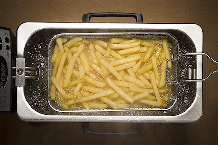 deep fry - Close-up of French fries cooking Stock Photo - Premium Royalty-Free, Code: 640-02770387