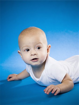 simsearch:640-01351279,k - Baby on belly smiling Stock Photo - Premium Royalty-Free, Code: 640-02770838