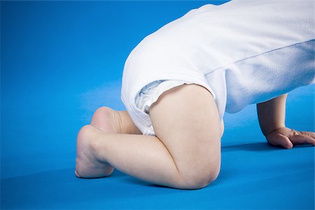 simsearch:640-01351279,k - Waist down view of a baby crawling Stock Photo - Premium Royalty-Free, Code: 640-02770843
