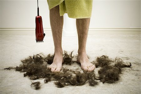 Man in bath towel standing in hair Foto de stock - Sin royalties Premium, Código: 640-02771041