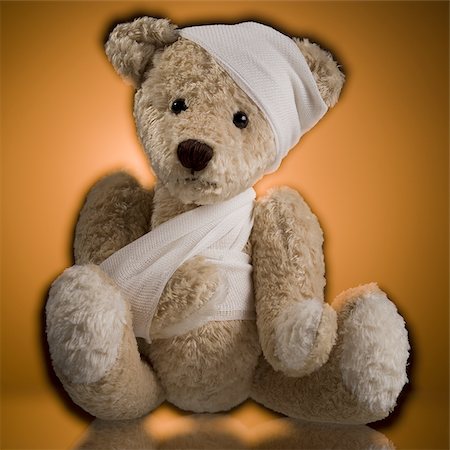 Teddy bear with bandages Stock Photo - Premium Royalty-Free, Code: 640-02771280