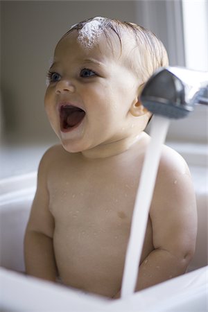 simsearch:640-03259648,k - Baby bathing in sink Stock Photo - Premium Royalty-Free, Code: 640-02771476