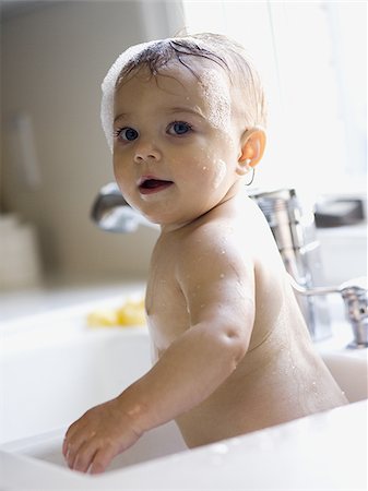 simsearch:640-03259648,k - Baby bathing in sink Stock Photo - Premium Royalty-Free, Code: 640-02771471