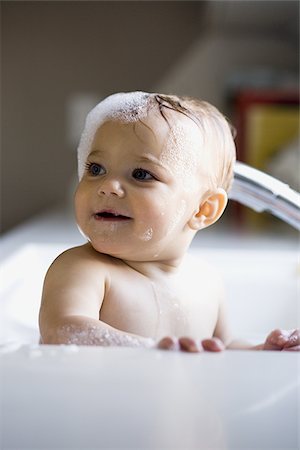 simsearch:640-03259648,k - Baby bathing in sink Stock Photo - Premium Royalty-Free, Code: 640-02771472