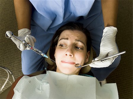 simsearch:640-02771560,k - Femme ayant examen dentaire Photographie de stock - Premium Libres de Droits, Code: 640-02771583