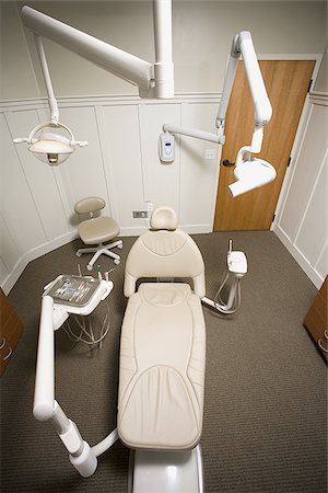 simsearch:640-02771694,k - Dental chair in office with no people Foto de stock - Sin royalties Premium, Código: 640-02771698