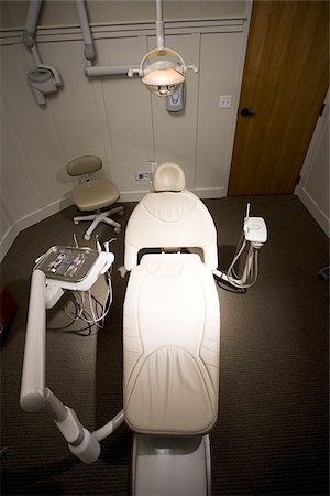 simsearch:640-02771694,k - Dental chair in office with no people Foto de stock - Sin royalties Premium, Código: 640-02771699