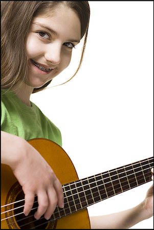 simsearch:640-02772211,k - Girl with braces playing guitar smiling Foto de stock - Sin royalties Premium, Código: 640-02772211