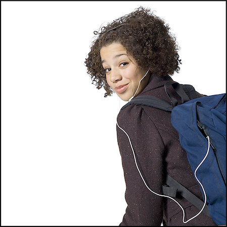 simsearch:640-02778995,k - Fille avec le sac à dos et écouteurs souriant avec bretelles Photographie de stock - Premium Libres de Droits, Code: 640-02772649