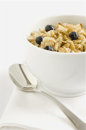 Bowl of cereal with blueberries Stock Photo - Premium Royalty-Free, Code: 640-02773015