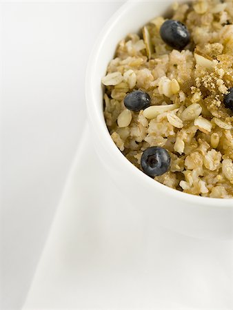 Bowl of cereal with blueberries Stock Photo - Premium Royalty-Free, Code: 640-02773019