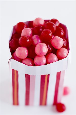 simsearch:640-01362854,k - Candy box with pink and red candies Stock Photo - Premium Royalty-Free, Code: 640-02773108