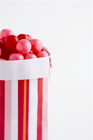 simsearch:640-01362854,k - Candy box with pink and red candies Stock Photo - Premium Royalty-Free, Code: 640-02773110
