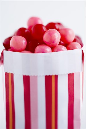 simsearch:640-01362854,k - Candy box with pink and red candies Stock Photo - Premium Royalty-Free, Code: 640-02773111