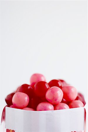 simsearch:640-01362854,k - Candy box with pink and red candies Stock Photo - Premium Royalty-Free, Code: 640-02773112