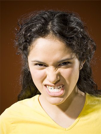 Portrait of a woman snarling Foto de stock - Sin royalties Premium, Código: 640-02773437